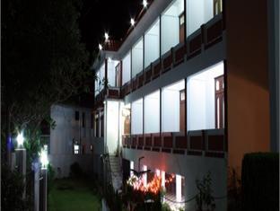 Hotel Maya Regency Bhīm Tāl Buitenkant foto