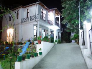 Hotel Maya Regency Bhīm Tāl Buitenkant foto