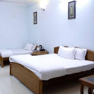 Hotel Maya Regency Bhīm Tāl Buitenkant foto