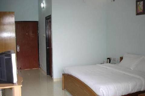 Hotel Maya Regency Bhīm Tāl Buitenkant foto