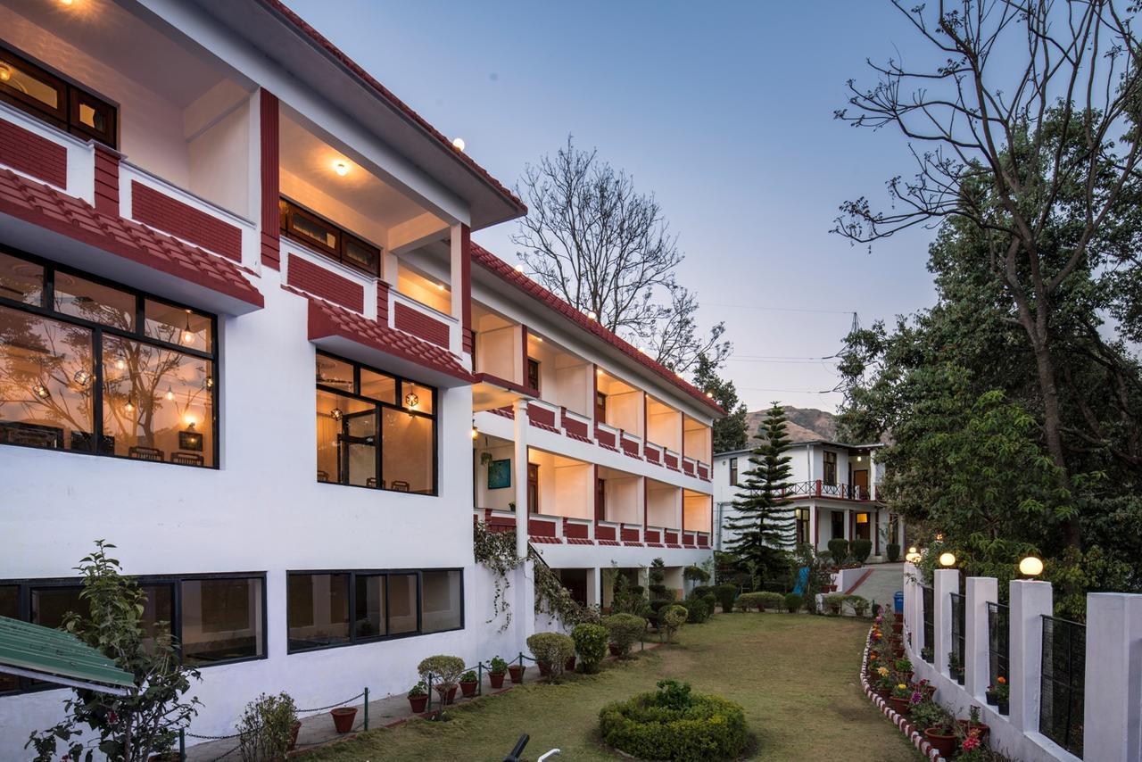Hotel Maya Regency Bhīm Tāl Buitenkant foto