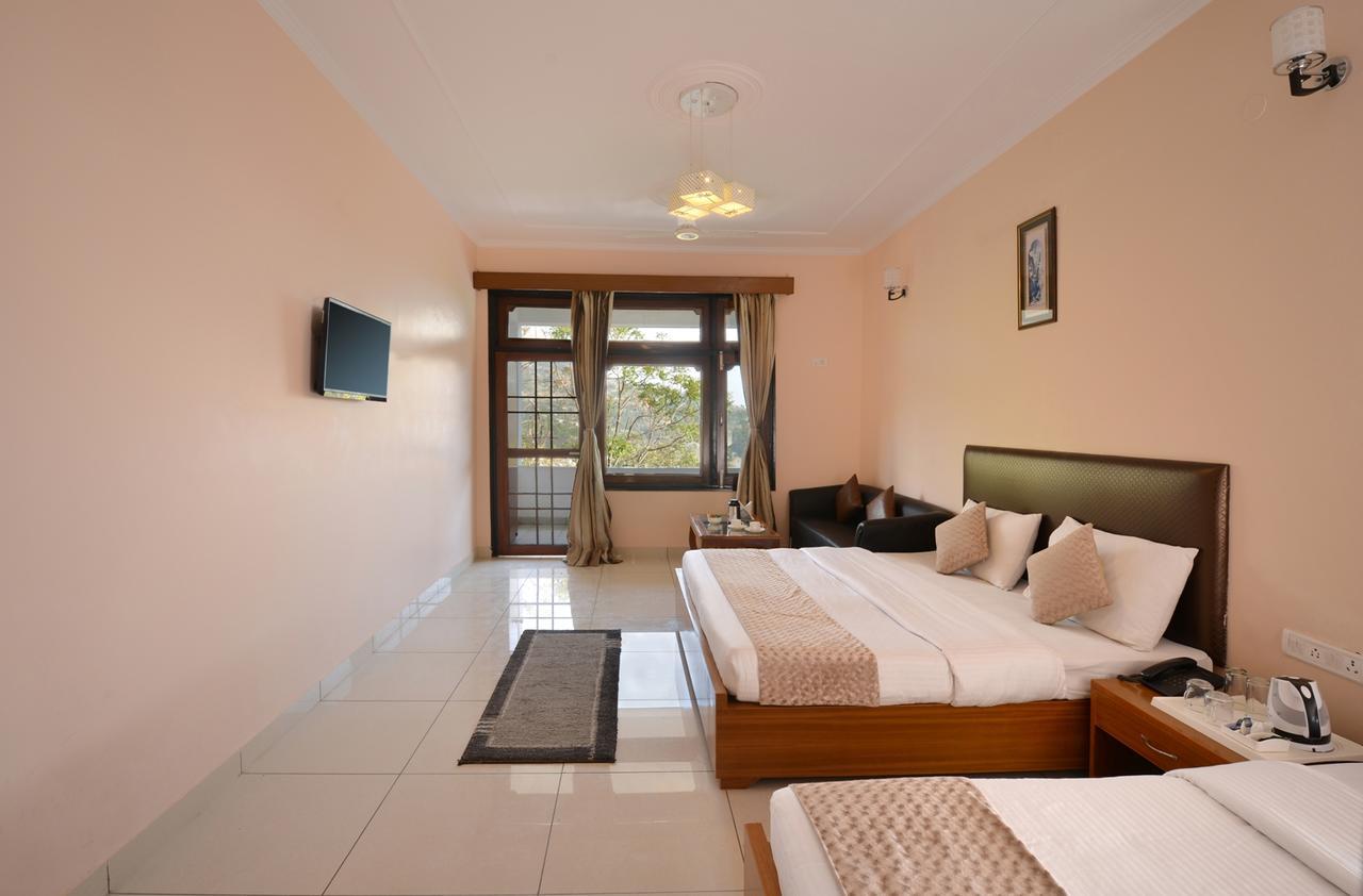 Hotel Maya Regency Bhīm Tāl Buitenkant foto